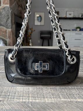 Le Saunda Patent Leather Chain Strap Shoulder Bag